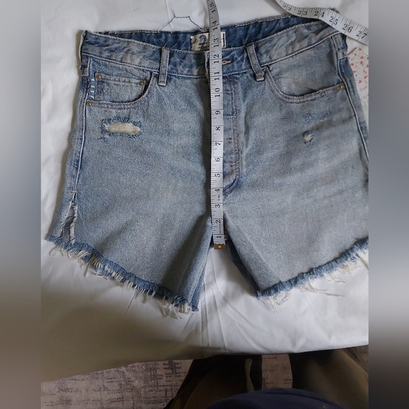 FREE People We The Free Baggy Tomboy Short Long Cut Off Denim Shorts size 27 NWT - Picture 9 of 9